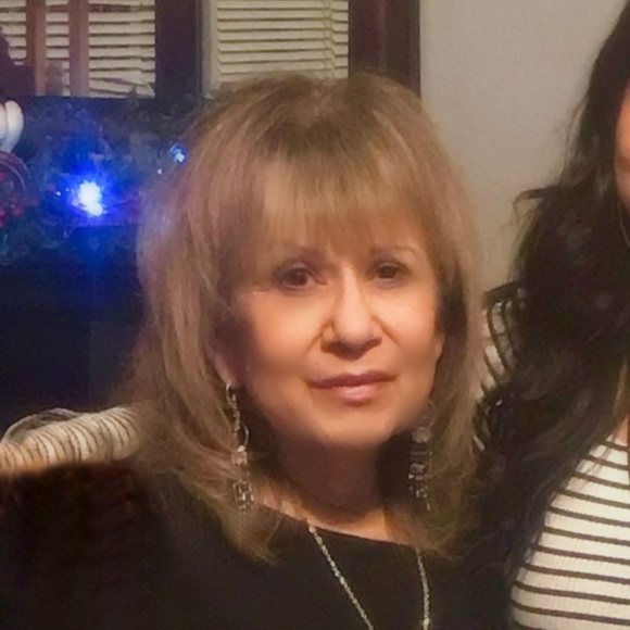 Meet your Posher, Gloria - Picture 1 of 1